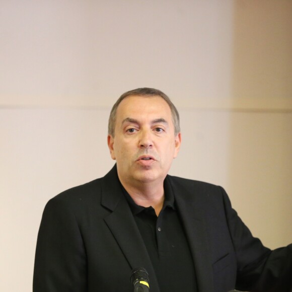 Jean-Marc Morandini fait une déclaration à la presse dans un salon de l'hôtel Radisson à Boulogne-Billancourt, le 19 juillet 2016.
