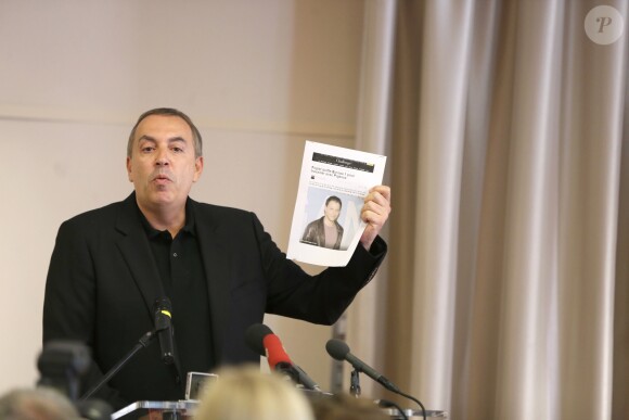 Jean-Marc Morandini fait une déclaration à la presse dans un salon de l'hôtel Radisson à Boulogne-Billancourt, le 19 juillet 2016.