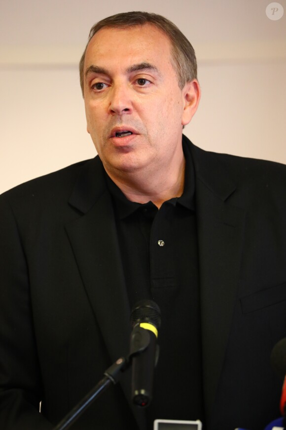 Jean-Marc Morandini fait une déclaration à la presse dans un salon de l'hôtel Radisson à Boulogne-Billancourt, le 19 juillet 2016.