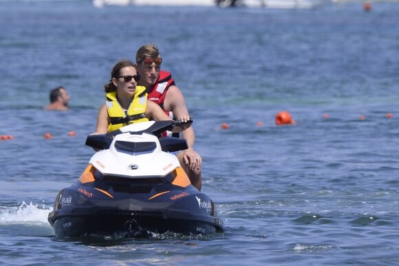 Exclusif - Toni Kroos en vacances à Ibiza avec sa femme Jessica le 22 juin 2015, quelques jours après leur mariage.