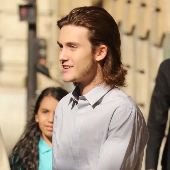 René-Charles Angélil quitte l'hôtel Royal Monceau pour rejoindre sa mère Céline Dion qui donne sur dernier concert à l'AccorHotels Arena à Paris le 9 juillet 2016.