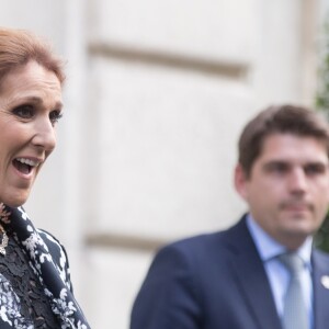 Céline Dion sort de l'hôtel Royal Monceau et arrive au défilé de mode Haute-Couture automne-hiver 2016/17 "Giambattista Valli" à Paris, France le 4 juillet 2016.