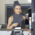 Kim Kardashian a fait un stop dans un salon de manucure à West Hollywood Los Angeles, le 22 Juillet 2016