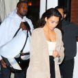 Kim Kardashian et Kanye West avec leur fils Saint West quittent l'hôtel Mercer à New York le 1er mai 2016.