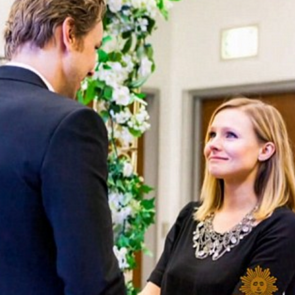 Kristen Bell dévoile trois photos de son mariage low-cost avec Dax Sheppard lors d'une émission qui lui est consacrée, diffusée sur la chaîne américaine CBS. Image extraite d'une vidéo Youtube, le 24 juillet 2016