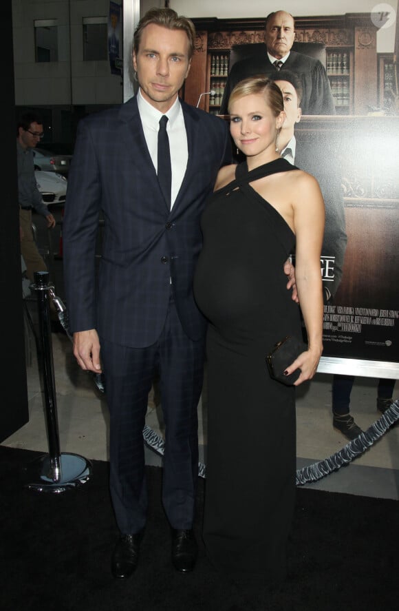 Dax Shepard et sa femme Kristen Bell, enceinte, à la première de "The Judge" au theatre "Samuel Goldwyn" à Beverly Hills, le 1er octobre 2014