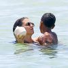 Ludivine Sagna et son fils Kais se baignent à Miami. Le 23 juillet 2016.