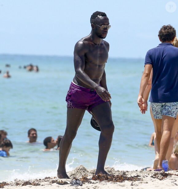 Bacary Sagna, sa femme Ludivine et leurs fils Kais et Elias sur une plage à Miami Le 23 Juillet 2016  Please Hide Children's Face Prior To The Publication 52131333 Soccer player Bacary Sagna and his wife Ludvine Sagna hit the beach with their two kids Kais and Elias in Miami, Florida on July 23, 2016. The group enjoyed swimming in the ocean.23/07/2016 - Miami