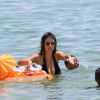 Bacary Sagna, son épouse Ludivine et leurs fils Kais et Elias se baignent à Miami Beach. Le 23 juillet 2016.