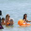 Bacary Sagna, son épouse Ludivine et leurs fils Kais et Elias se baignent à Miami Beach. Le 23 juillet 2016.