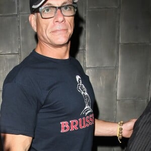 Jean-Claude Van Damme sort du Warwick nightclub à Hollywood, le 1er avril 2015.