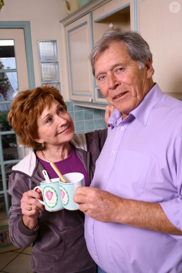 Exclusif - L'actrice Marion Game et son compagnon Jean-Claude, chez elle en 2012.
