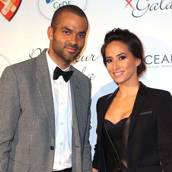 Tony Parker et sa femme Axelle Francine - Personnalités au gala "Par Coeur" pour les 10 ans de l'association "Cekedubonheur" au pavillon d'Armenonville à Paris. Le 24 septembre 2015.
