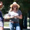 Hilary Duff emmène son fils Luca jouer au foot dans un parc à Studio City, le 25 juillet 2016