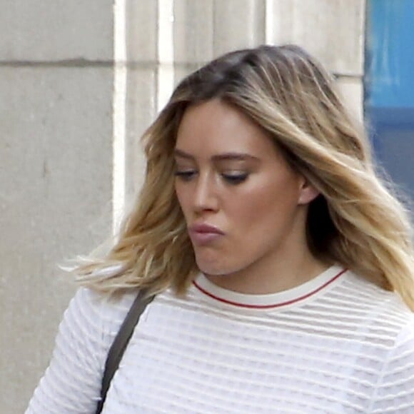 Hilary Duff sur le tournage de la série Tv "Younger" à New York le 6 juillet 2016.