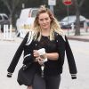 Hilary Duff se promène dans les rues de Beverly Hills, le 4 mai 2016