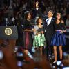 Barack Obama avec sa femme Michelle et ses filles Malia et Sasha - Le president Barack Obama tient un discours le soir de sa reelection a Chicago le 6 Novembre 2012.