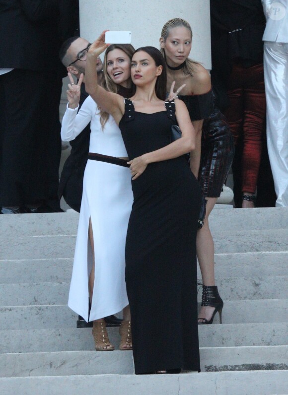 Exclusif - Irina Shayk arrive au gala de la fondation Vogue à Paris le 5 juillet 2016.