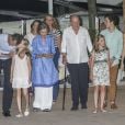 Le roi Felipe VI, la princesse Leonor, la reine Sofia, Victoria Federica de Marichalar, l'infante Elena, le roi Juan Carlos, la princesse Sofia d'Espagne, Felipe Juan Froilan de Marichalar et la reine Letizia. La famille royale d'Espagne a dîné au restaurant Flanigan à Majorque lors de ses vacances le 31 juillet 2016.