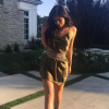 Photo de Kylie Jenner habillée d'une robe Nili Lotan (modèle Mini Cami, en olive) et de chaussures YEEZY (collection SEASON 2) publiée le 1er août 2016.