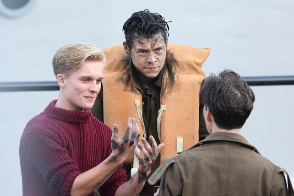 Harry Styles et Cillian Murphy sur le tournage de "Dunkirk" à Weymouth. Angleterre, le 28 juillet 2016.