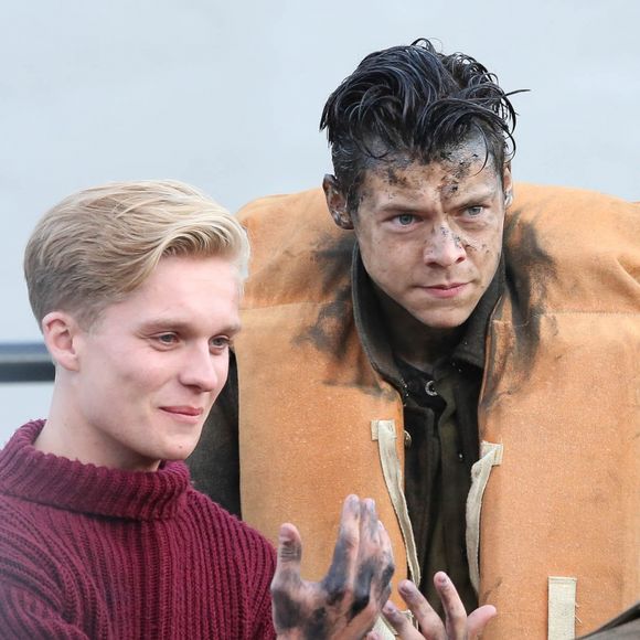 Harry Styles et Cillian Murphy sur le tournage de "Dunkirk" à Weymouth. Angleterre, le 28 juillet 2016.