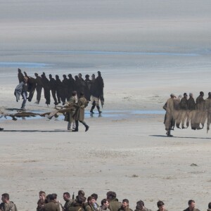 Exclusif - Le réalisateur anglais Christoper Nolan sur le tournage du film "Dunkirk" sur la plage de Malo-les-Bains, à Dunkerque. Quatre navires de guerre, un chasseur Spitfire, deux hélicoptères, 1500 figurants et beaucoup de fumée... l'équipe du cinéaste Christopher Nolan a récréé un véritable champ de bataille! Le 27 mai 2016