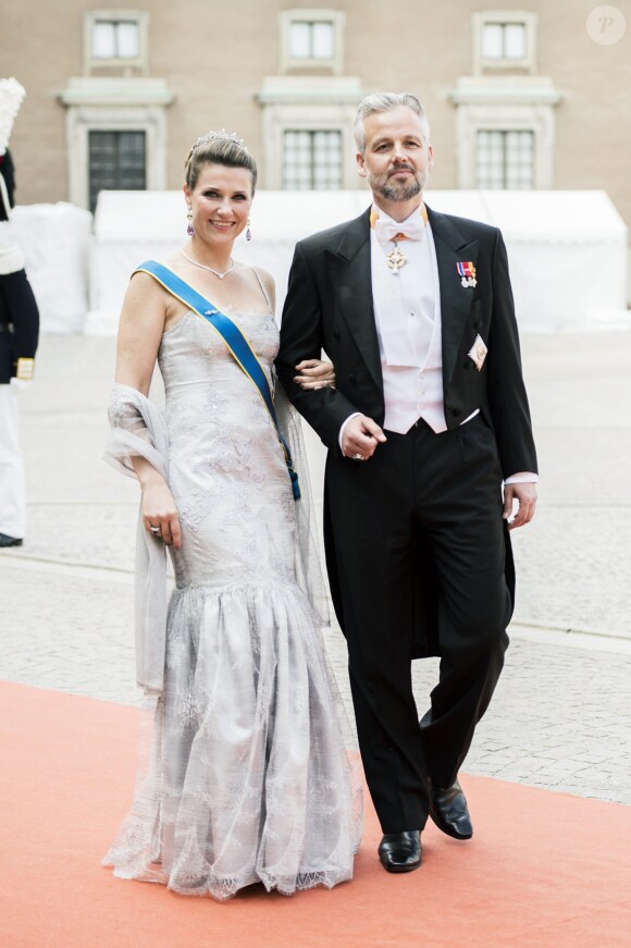 La princesse Märtha Louise de Norvège et Ari Behn le 13 juin 2015 à Stockholm au mariage du prince Carl Philip et de la princesse Sofia de Suède. Le couple a annoncé son divorce le 5 août 2016, après 14 ans de mariage.