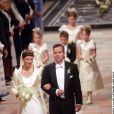 La princesse Märtha Louise de Norvège et Ari Behn lors de leur mariage à Trondheim le 24 mai 2002. Le couple a annoncé son divorce le 5 août 2016, après 14 ans de mariage.
