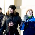 La princesse Martha Louise, son mari Ari Behn et leurs filles Emma Tallulah Behn, Maud Angelica Behn et Leah Isadora Behn lors des festivités pour le 25e anniversaire de règne du roi Harald de Norvège à Oslo, le 17 janvier 2016. Le couple a annoncé son divorce le 5 août 2016, après 14 ans de mariage.