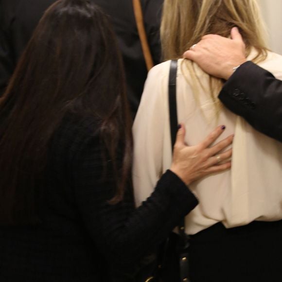 Amber Heard arrive au tribunal de Century City pour faire une déposition dans l'affaire qui l'oppose à son mari Johnny Depp pour violence conjugale et sa demande de divorce, elle est arrivée avec une heure et demi de retard alors que son avocate Samantha Spector l'attendait devant le tribunal à Century City le 6 août 2016.