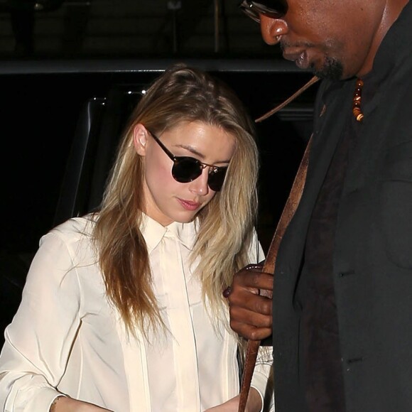 Amber Heard arrive au tribunal de Century City pour faire une déposition dans l'affaire qui l'oppose à son mari Johnny Depp pour violence conjugale et sa demande de divorce, elle est arrivée avec une heure et demi de retard alors que son avocate Samantha Spector l'attendait devant le tribunal à Century City le 6 août 2016.