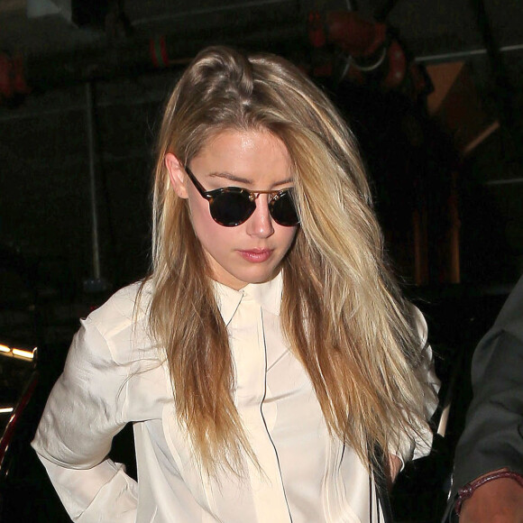 Amber Heard arrive au tribunal de Century City pour faire une déposition dans l'affaire qui l'oppose à son mari Johnny Depp pour violence conjugale et sa demande de divorce, elle est arrivée avec une heure et demi de retard alors que son avocate Samantha Spector l'attendait devant le tribunal à Century City le 6 août 2016.