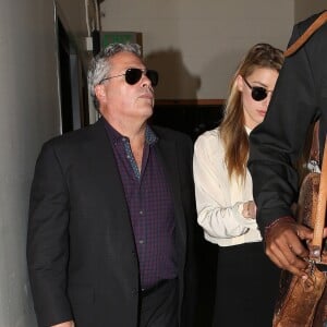 Amber Heard arrive au tribunal de Century City pour faire une déposition dans l'affaire qui l'oppose à son mari Johnny Depp pour violence conjugale et sa demande de divorce, elle est arrivée avec une heure et demi de retard alors que son avocate Samantha Spector l'attendait devant le tribunal à Century City le 6 août 2016.