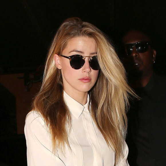 Amber Heard arrive au tribunal de Century City pour faire une déposition dans l'affaire qui l'oppose à son mari Johnny Depp pour violence conjugale et sa demande de divorce, elle est arrivée avec une heure et demie de retard alors que son avocate Samantha Spector l'attendait devant le tribunal à Century City le 6 aout 2016.