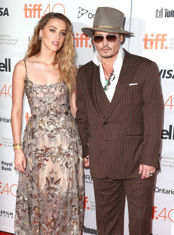 Johnny Depp et sa compagne Amber Heard (robe Elie Saab) à la Première du film "The Danish Girl" au festival International du film de Toronto (TIFF) le 12 septembre 2015