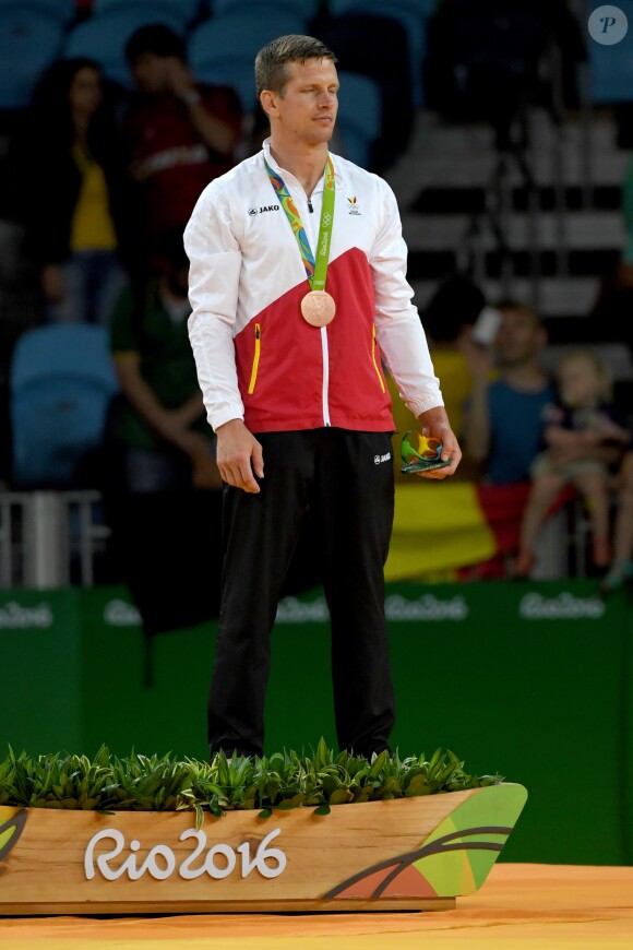 Dirk van Tichelt à la cérémonie de remise des médailles (catégorie 73-kg) à la Carioca Arena 2 lors des Jeux olympiques 2016. Rio de Janeiro, le 8 août 2016.
