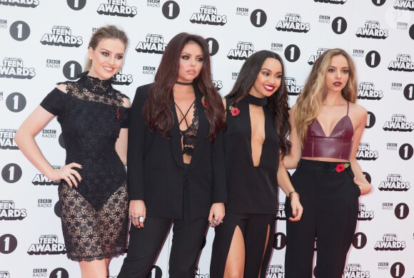 Little Mix (Jesy Nelson, Leigh-Anne Pinnock, Jade Thirlwall et Perrie Edwards) sur le Tapis rouge des BBC Teen Awards à Londres, le 8 novembre 2015.