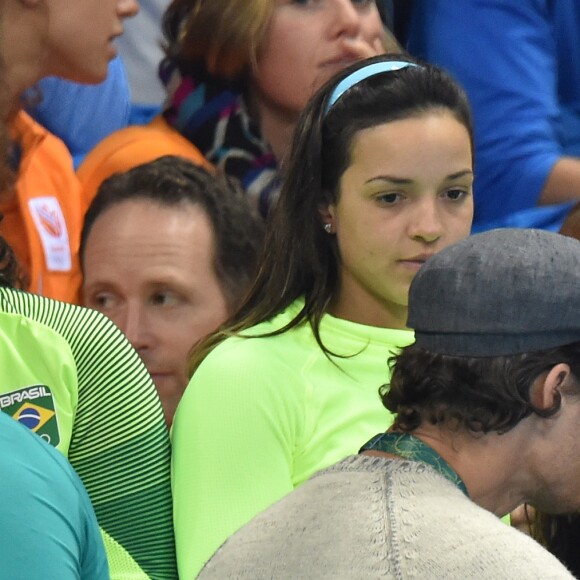 Matthew McConaughey et Camilla Alves regardent la natation aux Jeux olympiques de Rio de Janeiro, le 11 août 2016.