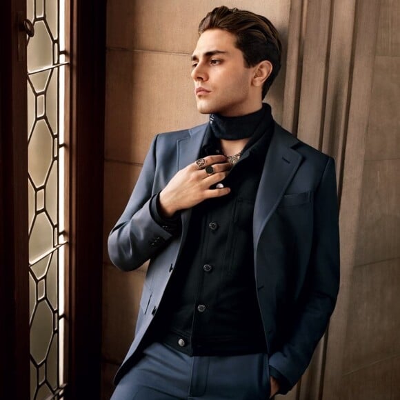 Xavier Dolan figure sur la nouvelle campagne publicitaire masculine de Louis Vuitton. Photo par Alasdhair McLellan.