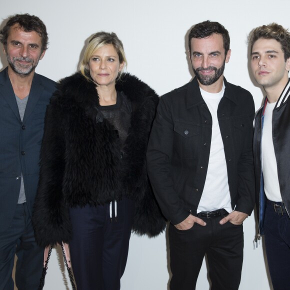 Eric Lartigau, sa compagne Marina Foïs, Nicolas Ghesquière et Xavier Dolan - Défilé de mode "Louis Vuitton", collection prêt-à-porter printemps-été 2016, à la Fondation Louis Vuitton à Paris. Le 7 octobre 2015.