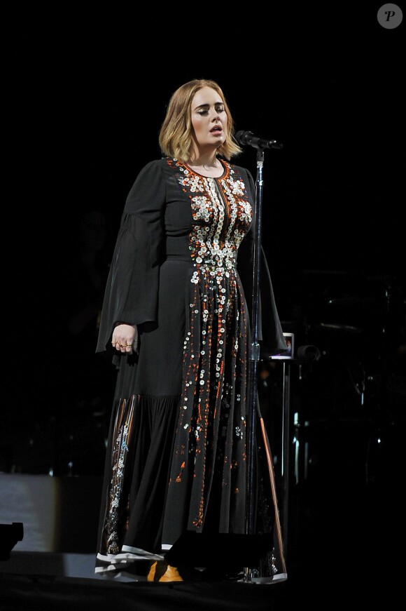 Adele à l'occasion du festival de Glastonbury le 25 juin 2016.