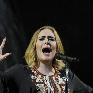 Concert de la chanteuse Adele à l'occasion du festival de Glastonbury le 25 juin 2016.