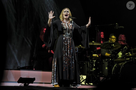 Concert de la chanteuse Adele à l'occasion du festival de Glastonbury le 25 juin 2016.