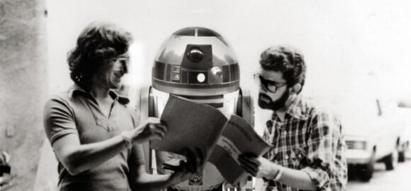 Kenny Baker avec Steven Spielberg & George Lucas (photo d'archive)