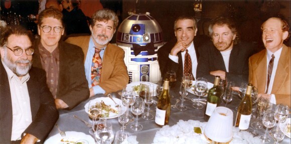 Kenny Baker avec Francis Ford Coppola, Robert Zemeckis, George Lucas, Martin Scorcese, Steven Spielberg et Ron Howard en 2001 à Hollywood