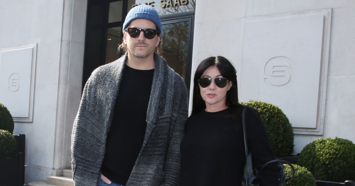 Exclusif - Shannen Doherty et son mari Kurt Iswarienko quittent l'hôtel