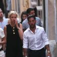 Semi-exclu - Cyril Kamar (Alias K.Maro) et sa femme Anne-Sophie Mignaux recemment mariés se promènent avec des amis dans les rues de Saint-Tropez le 27 juillet 2016.
