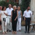Semi-exclu - Cyril Kamar (Alias K.Maro) et sa femme Anne-Sophie Mignaux recemment mariés se promènent avec des amis dans les rues de Saint-Tropez le 27 juillet 2016.