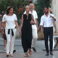 Semi-exclu - Cyril Kamar (Alias K.Maro) et sa femme Anne-Sophie Mignaux recemment mariés se promènent avec des amis dans les rues de Saint-Tropez le 27 juillet 2016.